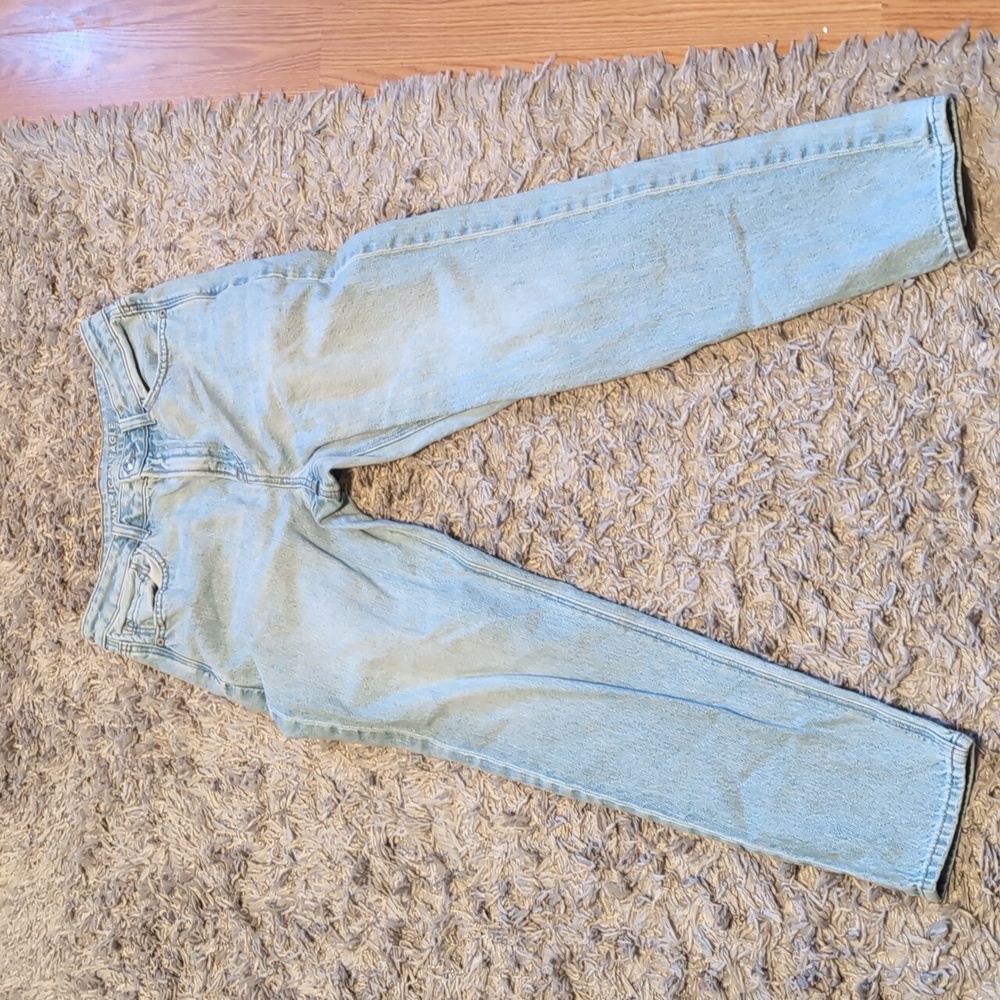 American Eagle Strigid Mom Jeans Size 6 Regular Light Wash